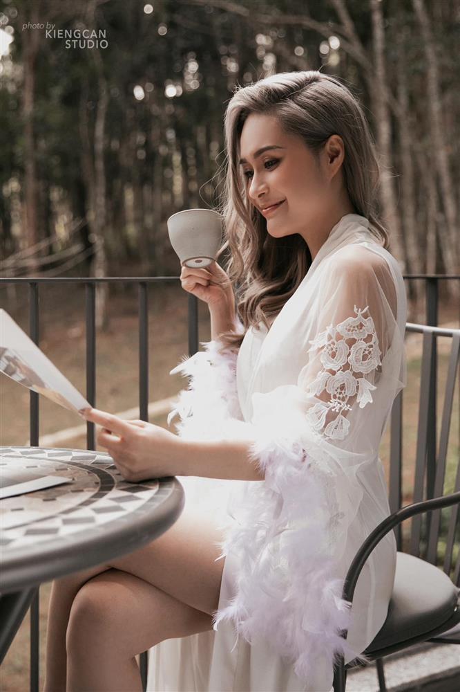 Đoàn Di Băng đầu tư toàn váy khủng trong tiệc 10 năm ngày cưới-4