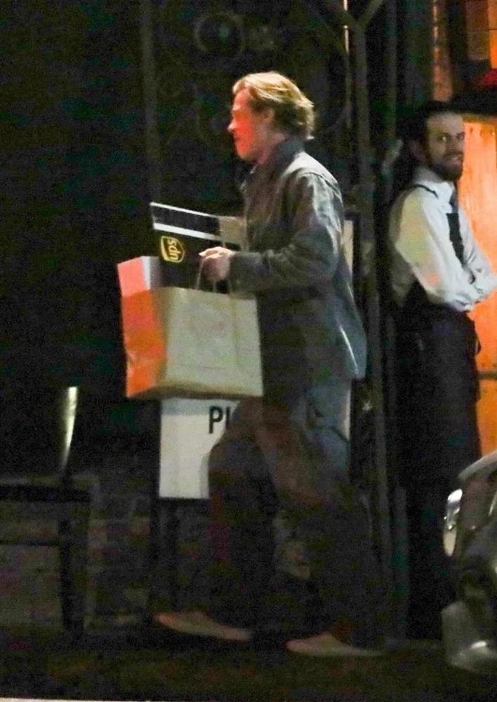 Brad Pitt mừng sinh nhật với bạn gái tin đồn-6