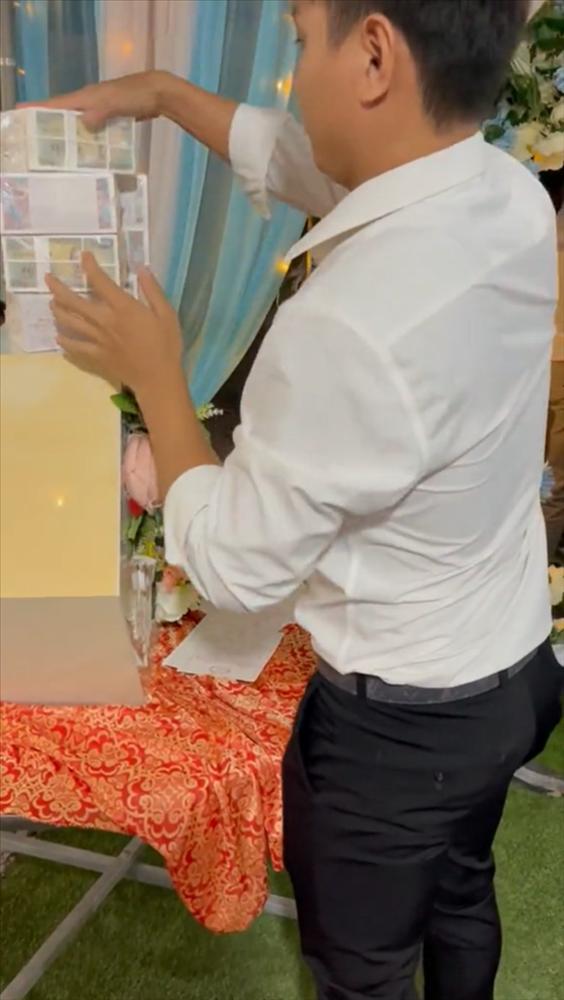 Thanh niên mừng đám cưới bạn 7 cọc tiền, nhìn mệnh giá mà hốt-2