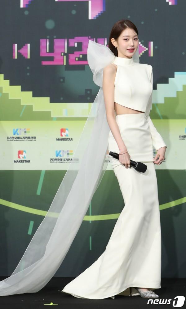 Jang Won Young (IVE) mắc bệnh công chúa, nhảy hời hợt chỉ để giữ tóc-4