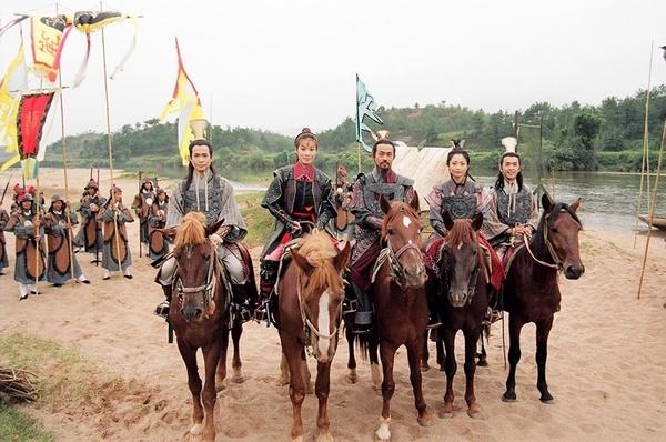 Sự thật về Đát Kỷ Trụ Vương: Nàng Đát Kỷ đẹp nhất màn ảnh chỉ có 1 chiếc áo yếm-4