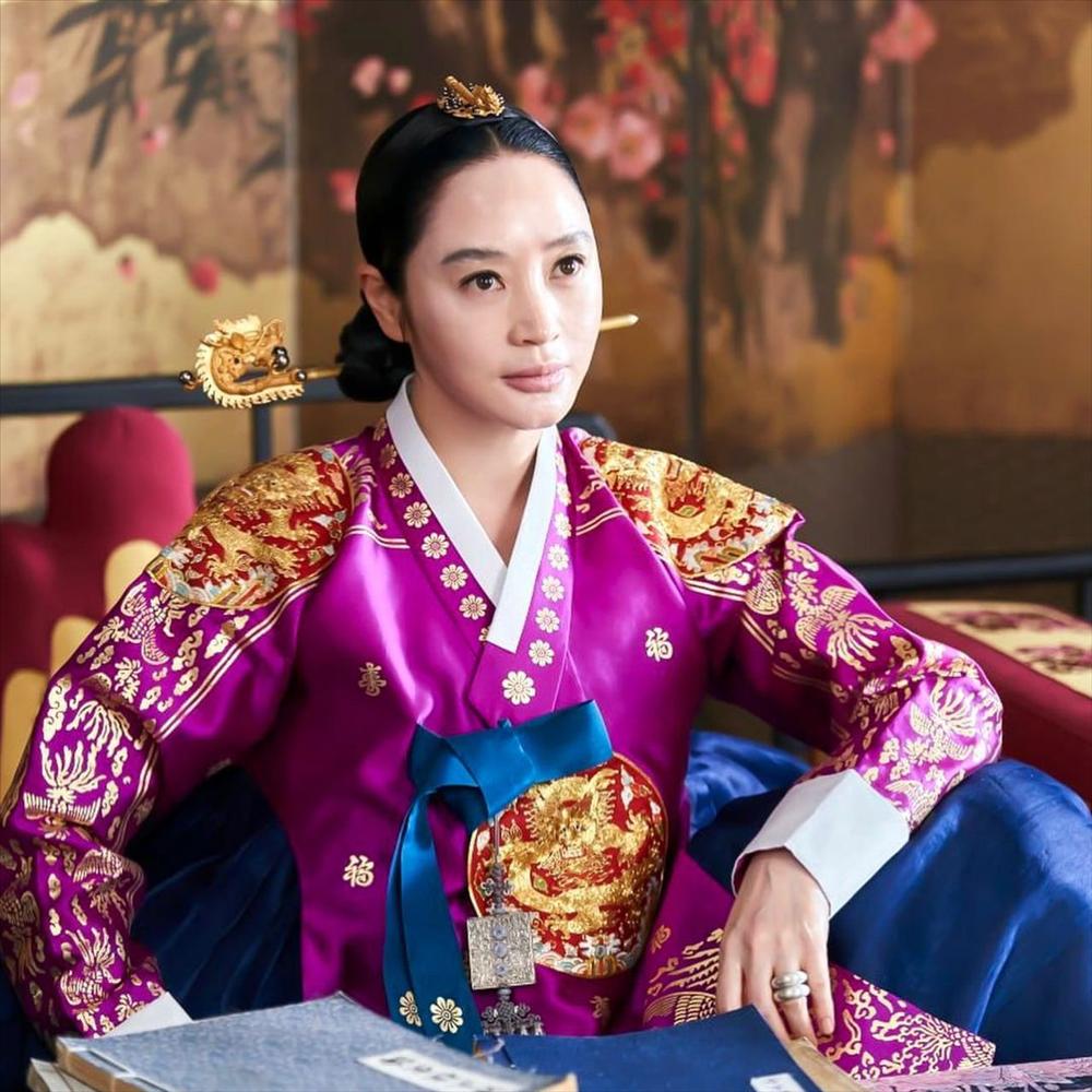 Từ Kim Hye Soo đến Yoo Ah In: Cả 7x lẫn 8x thống trị làng phim Hàn-2