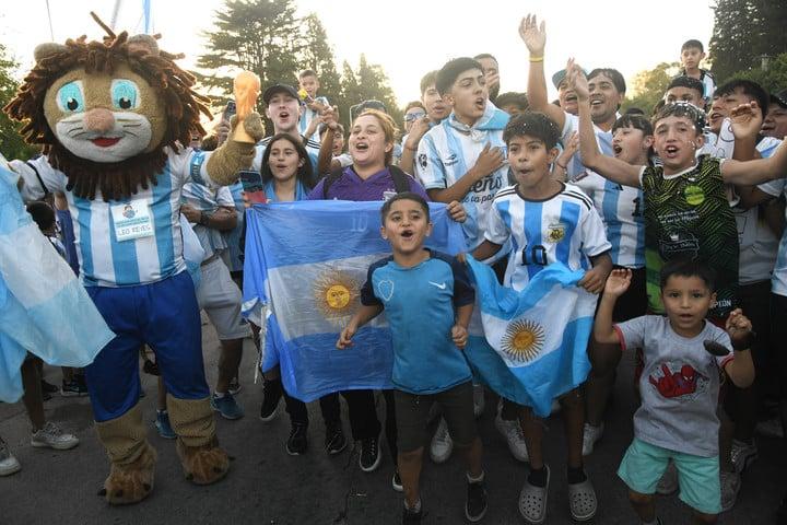 Argentina cho cả nước nghỉ làm, đón Messi và đội tuyển trở về-5