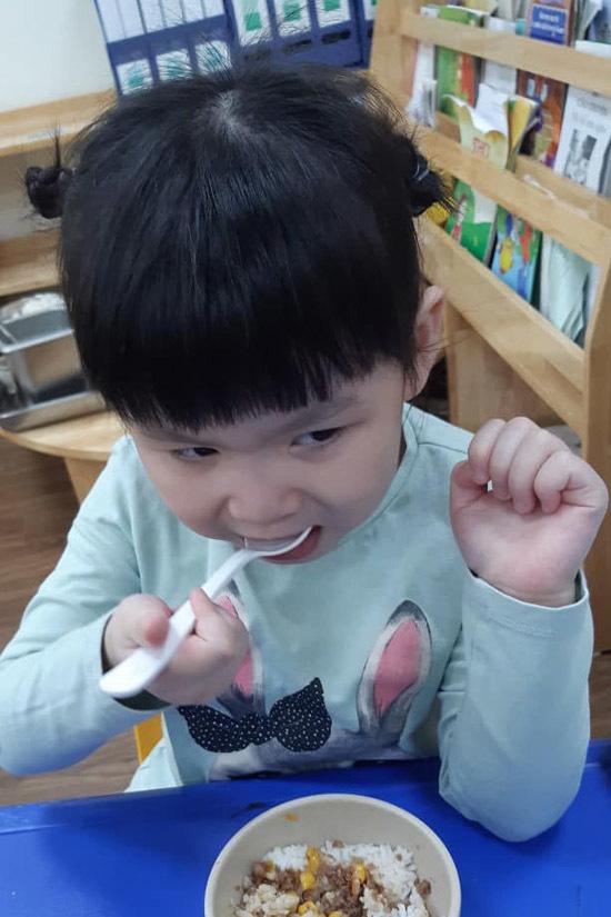 Ảnh hiếm zoom cận con gái Quách Ngọc Ngoan - Phượng Chanel-4