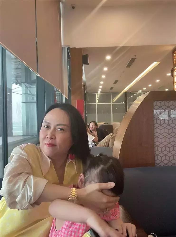 Ảnh hiếm zoom cận con gái Quách Ngọc Ngoan - Phượng Chanel-6