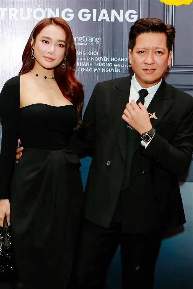 Thói quen che đậy khổ sở của Nhã Phương khi mặc trễ nải-1