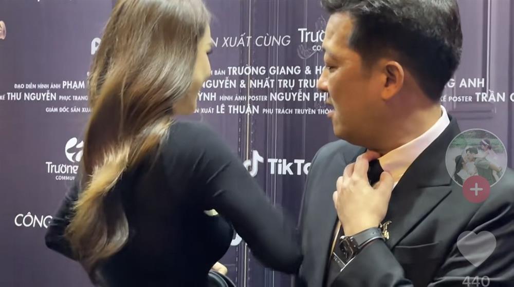 Thói quen che đậy khổ sở của Nhã Phương khi mặc trễ nải-5