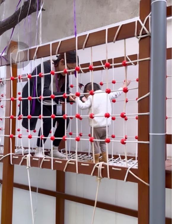 Phu nhân tập đoàn nghìn tỷ xả clip hiếm về con gái-1