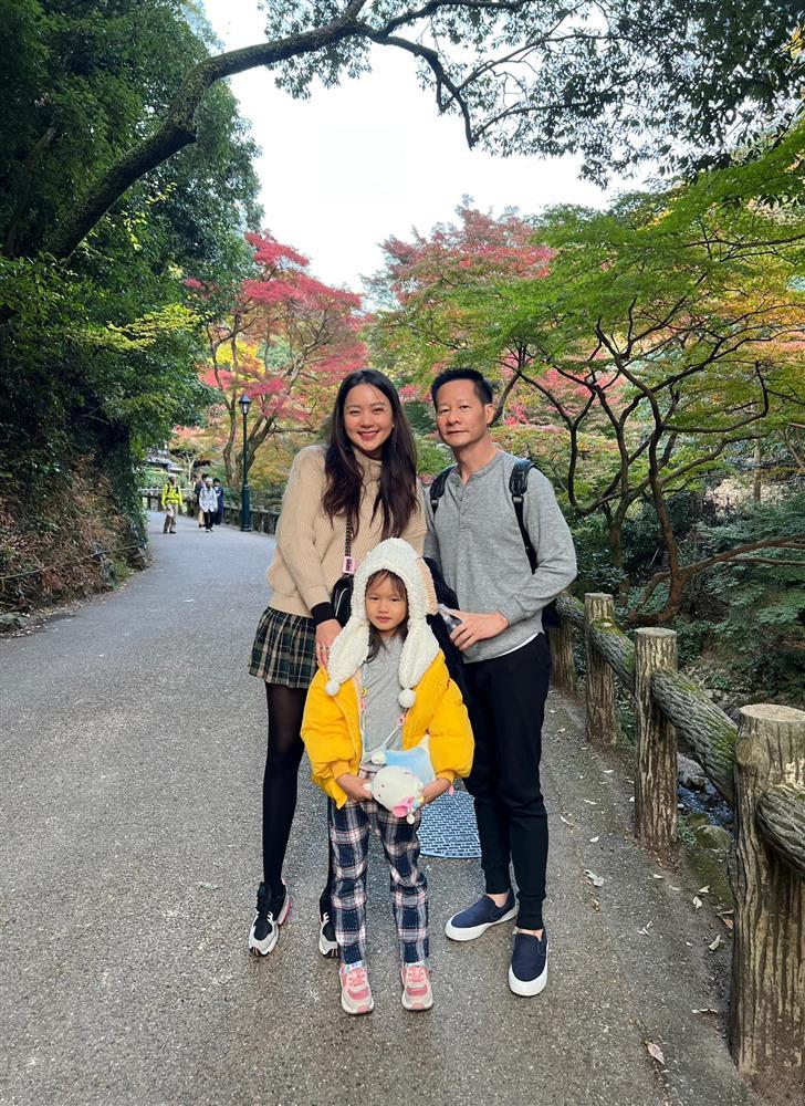 Chồng 60 tuổi chăm Phan Như Thảo như bà hoàng mỗi ngày-1