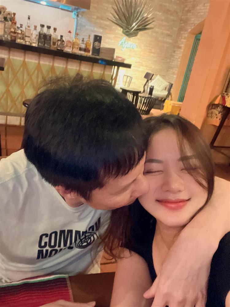 Chồng 60 tuổi chăm Phan Như Thảo như bà hoàng mỗi ngày-11