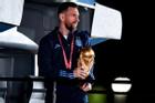 Cúp vô địch World Cup 2022 Messi mang về Argentina chỉ là bản sao