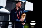 Cúp vô địch World Cup 2022 Messi mang về Argentina chỉ là bản sao