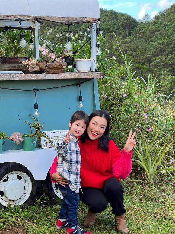 Hoàng Oanh cho con trai làm quen hai ngôn ngữ, còn nhỏ nhưng nhóc tỳ lại rất thông minh-2