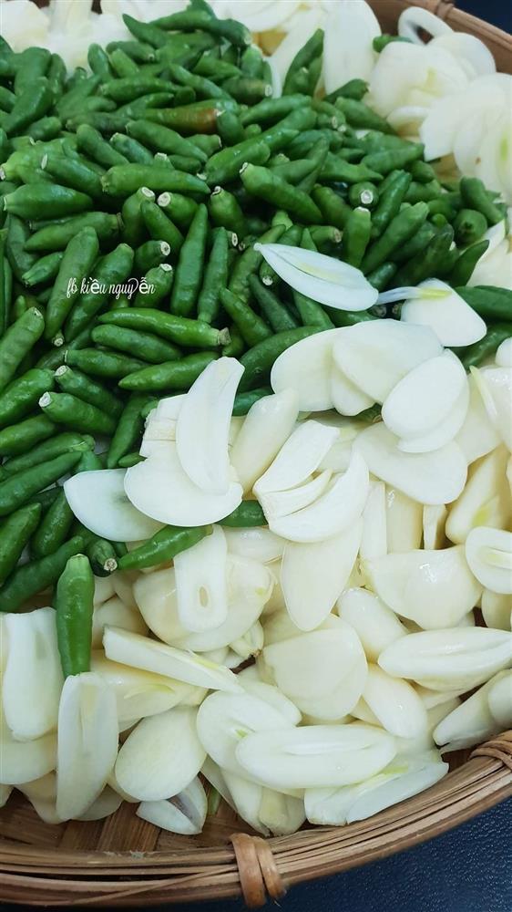 Cách làm tỏi ớt ngâm giấm thơm ngon, không xanh, không nổi váng-4