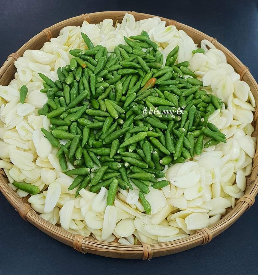 Cách làm tỏi ớt ngâm giấm thơm ngon, không xanh, không nổi váng-2