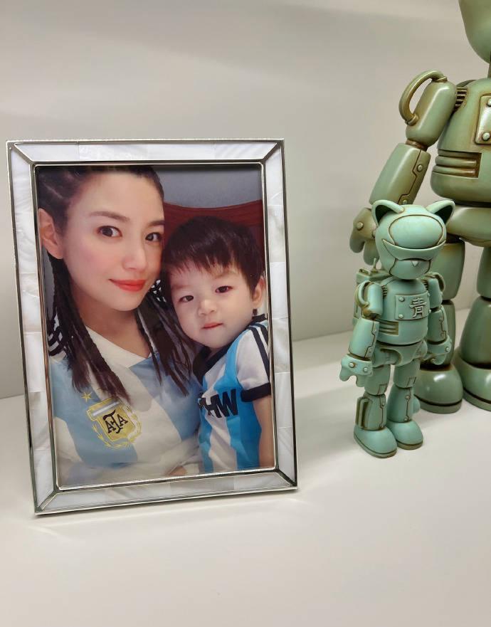 Con trai Trần Hiểu - Trần Nghiên Hy lần đầu lộ diện, quá đáng yêu-1