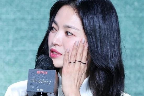 Song Hye Kyo lần đầu 'bị tát' sưng mặt