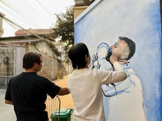 Fan cứng Messi chơi lớn vẽ hình thần tượng trước cổng nhà-9
