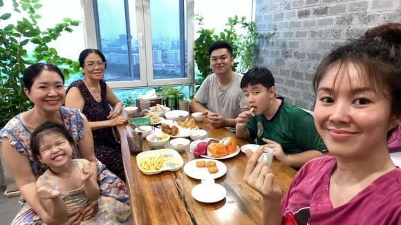 Mẹ chồng, mẹ đẻ Lê Phương diện đồ đôi dù từng phản đối hôn nhân-7