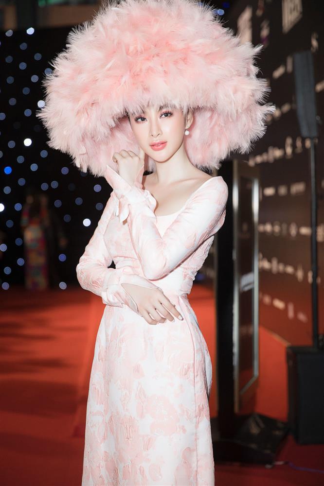 Angela Phương Trinh được vệ sĩ thay váy trên thảm đỏ: Lố hay chất?-9