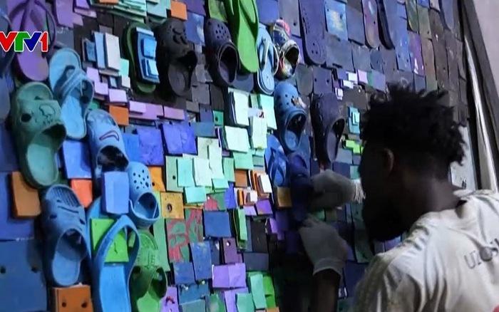 Biến dép tông cũ thành tranh tường-1