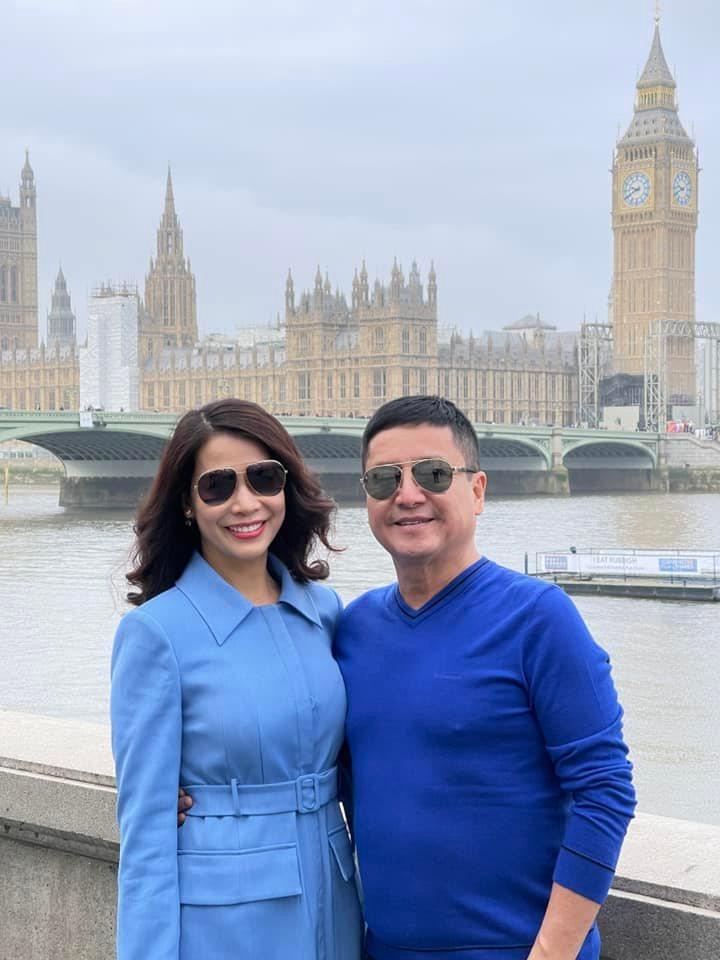 Chí Trung phủ màu đen khi bố bạn gái qua đời, dàn sao chia buồn-6