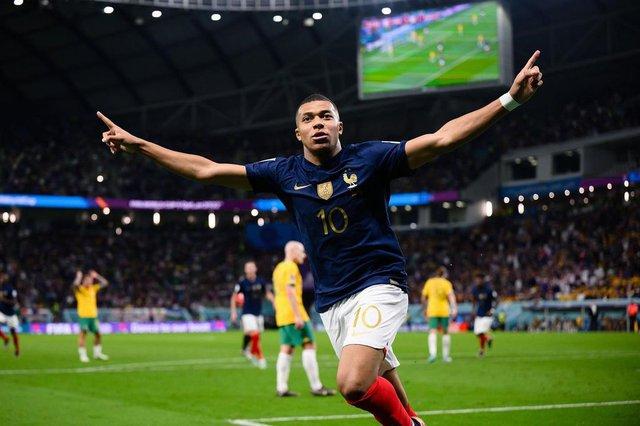 Gạt buồn chung kết World Cup, Kylian Mbappé mừng sinh nhật tuổi 24-4