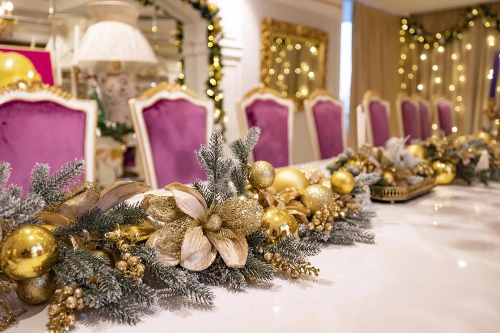 Chói mắt giáng sinh ở penthouse dát vàng 650m2 của Ngọc Thanh Tâm-5