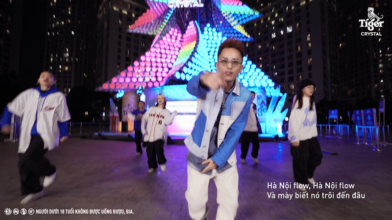 Soobin, Rhymastic cùng Last Fire khuấy động mùa Gáng sinh dưới cây thông pha lê khổng lồ-4