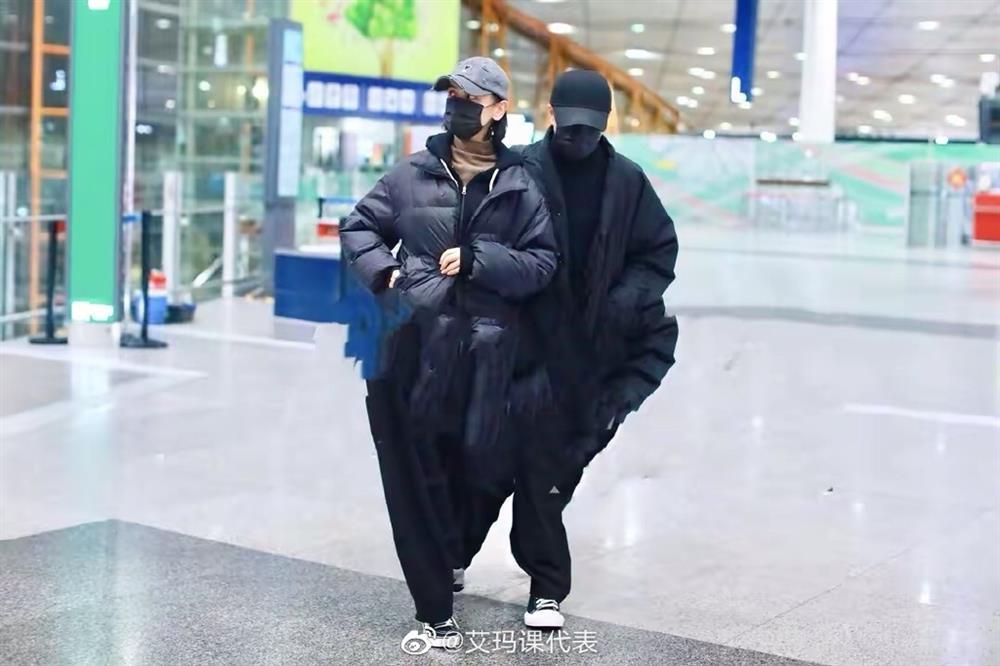 Lưu Khải Uy và bạn gái mới dính chặt không rời-1