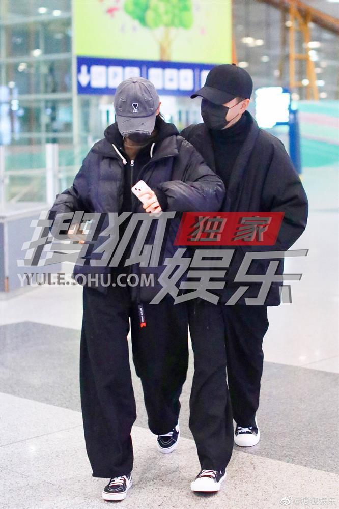 Lưu Khải Uy và bạn gái mới dính chặt không rời-4