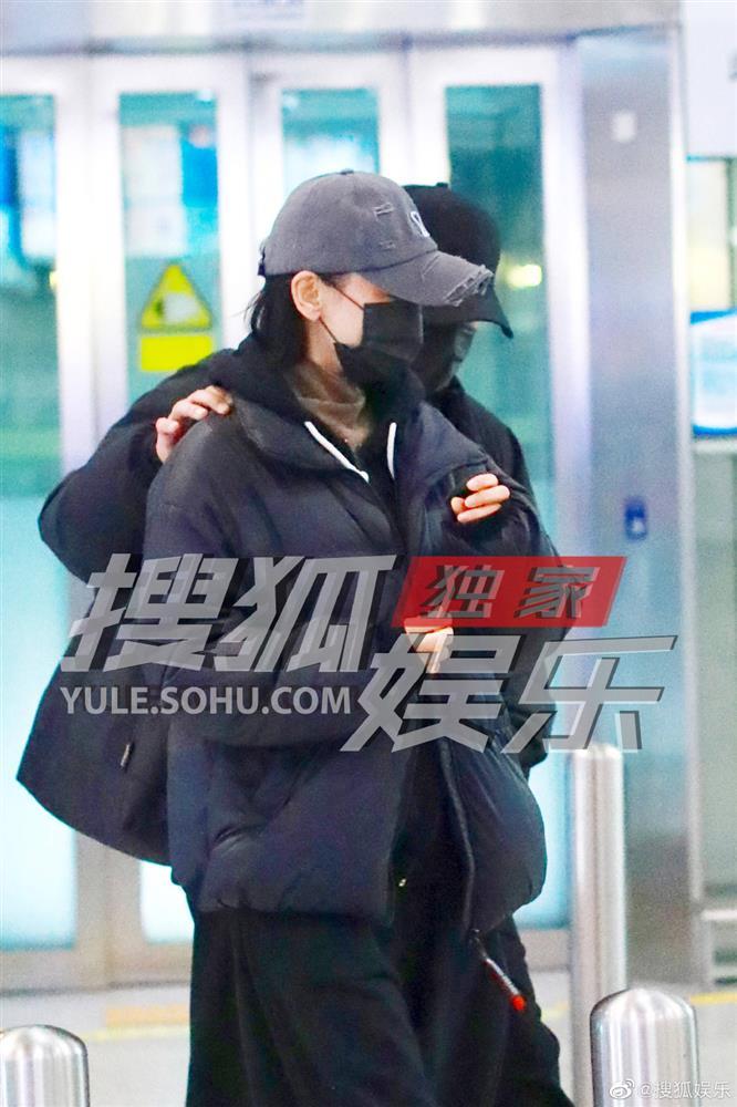 Lưu Khải Uy và bạn gái mới dính chặt không rời-5