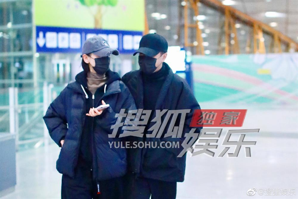 Lưu Khải Uy và bạn gái mới dính chặt không rời-6