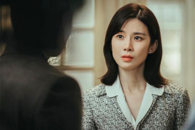 Lee Bo Young: Cát-xê giảm mạnh sau khi công khai hẹn hò Ji Sung-5