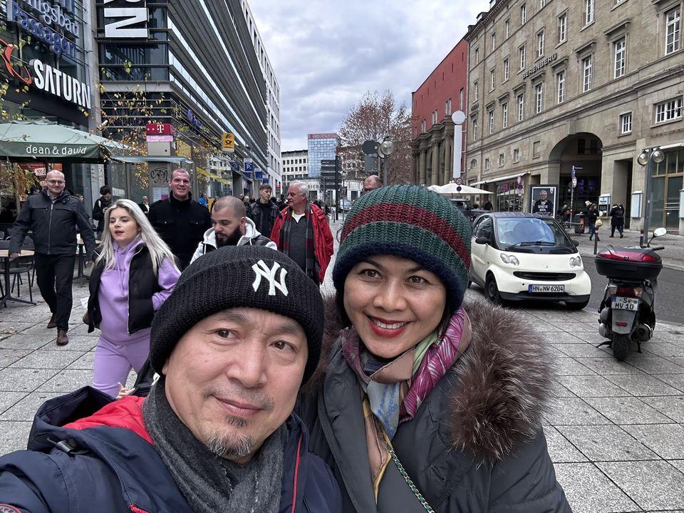 Nhạc sĩ Quốc Trung lâu lâu khoe vợ mới, nhan sắc ra sao?-2