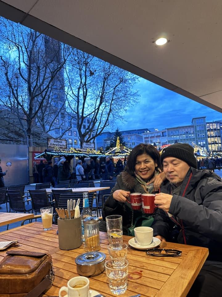 Nhạc sĩ Quốc Trung lâu lâu khoe vợ mới, nhan sắc ra sao?-1