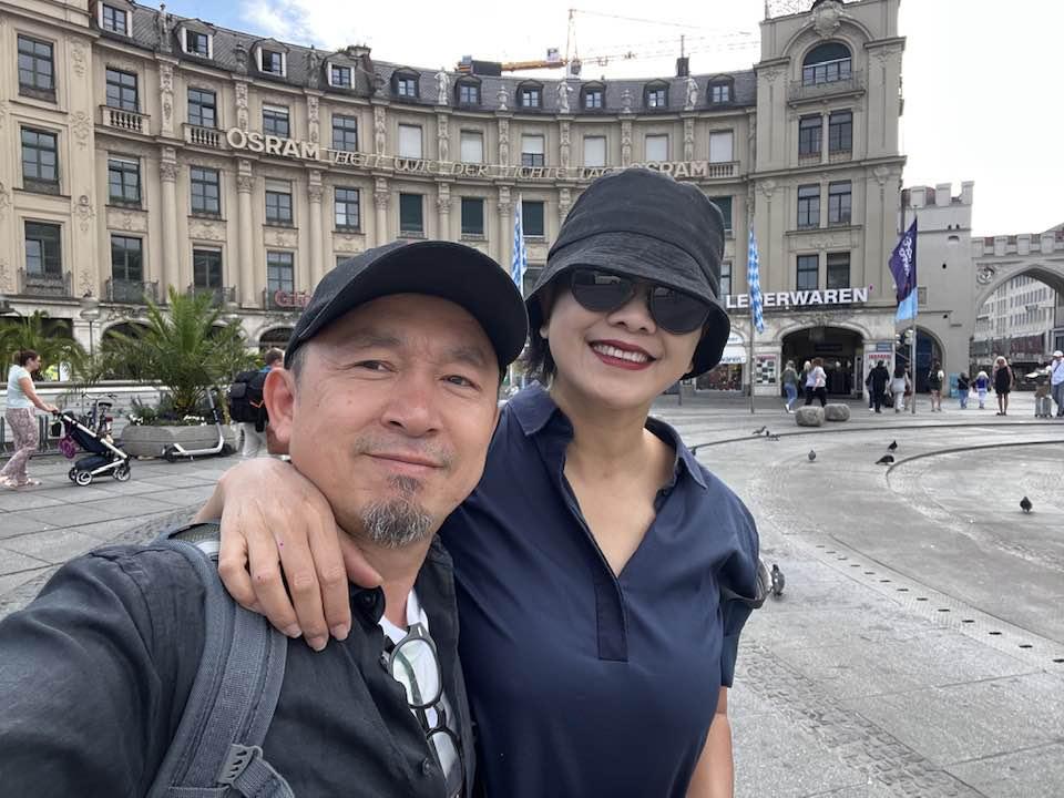 Nhạc sĩ Quốc Trung lâu lâu khoe vợ mới, nhan sắc ra sao?-4