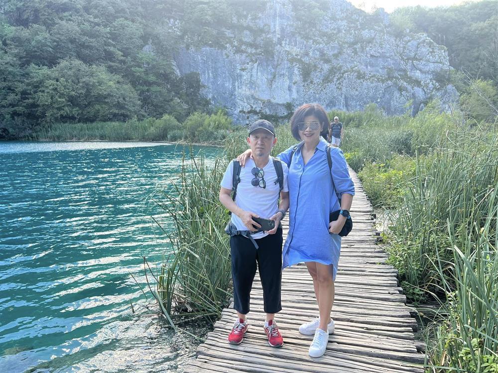 Nhạc sĩ Quốc Trung lâu lâu khoe vợ mới, nhan sắc ra sao?-6