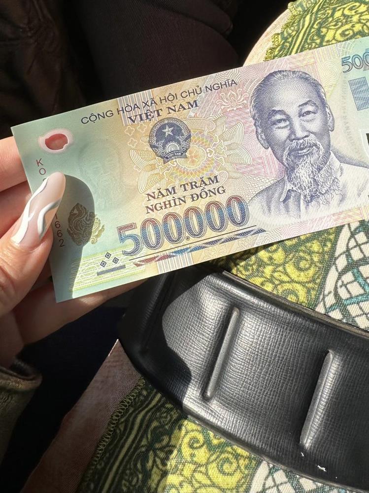 Thu Trang bật ngửa khi Tiến Luật tặng Christina Aguilera 500K-3