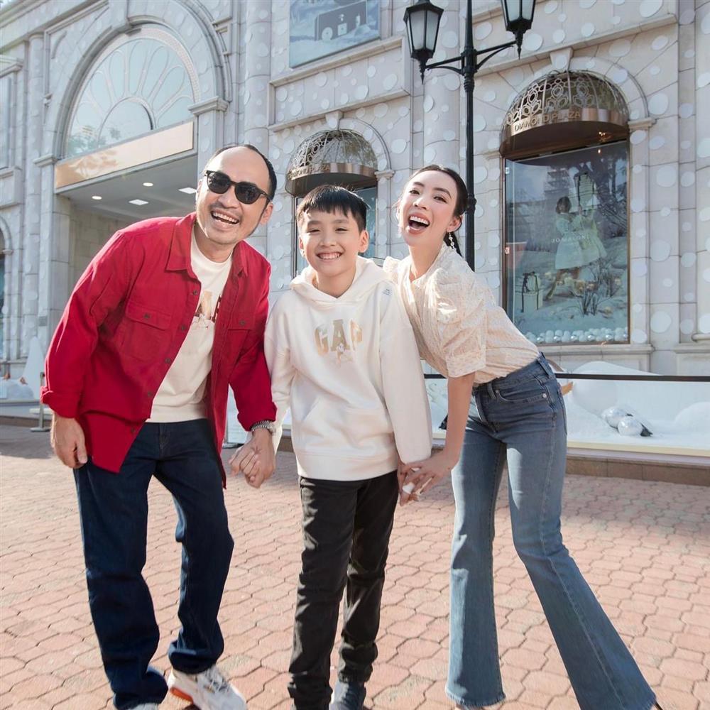 Thu Trang bật ngửa khi Tiến Luật tặng Christina Aguilera 500K-7