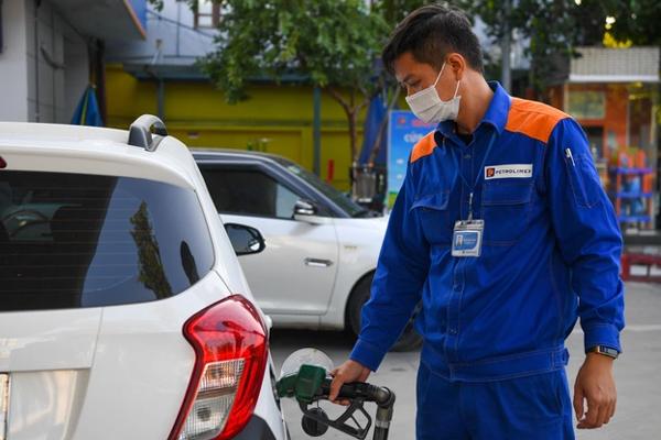 Giá xăng vượt 22.000 đồng/lít-2