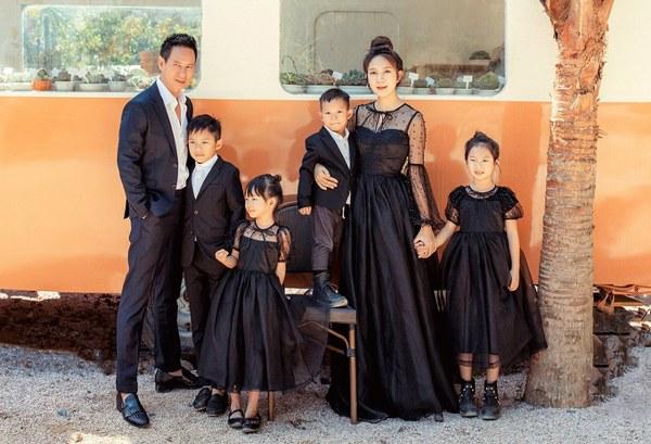 Lý Hải, Minh Hà và 4 con chăm diện đồng phục nhất showbiz Việt-8