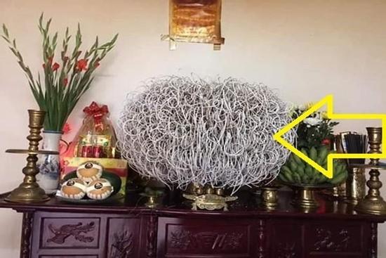 3 điềm trên bàn thờ gia chủ ăn lộc tổ tiên, 1 thứ cẩn thận tai ương