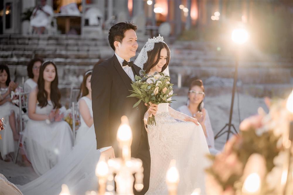 Kỷ niệm 10 năm ngày cưới, Đoàn Di Băng bật khóc trách bố mẹ chồng-3