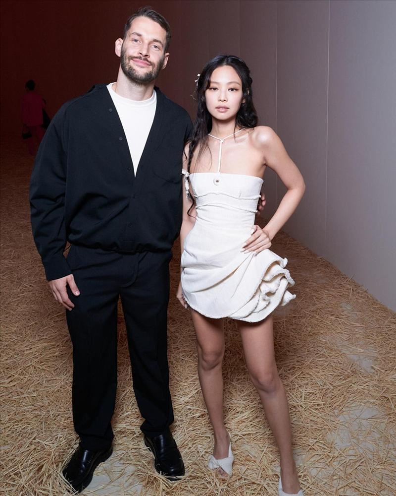 Jennie (BLACKPINK) bị soi quá thân mật với trai lạ trong buổi tiệc ở Paris-6