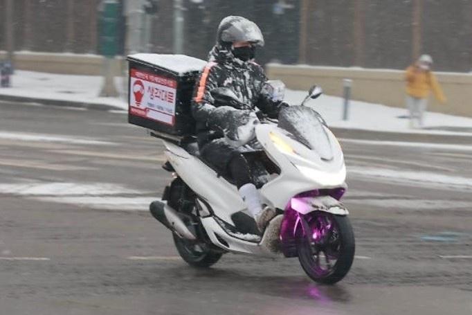 Vì sao shipper Hàn Quốc mạo hiểm giao hàng dù thời tiết khắc nghiệt-1