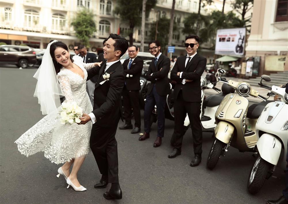 Khánh Thi theo chàng về dinh cùng dàn xe hùng hậu-15