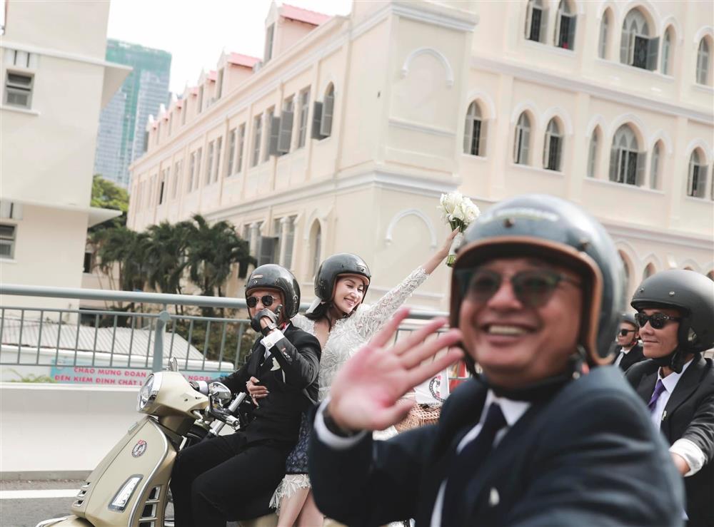 Khánh Thi theo chàng về dinh cùng dàn xe hùng hậu-11