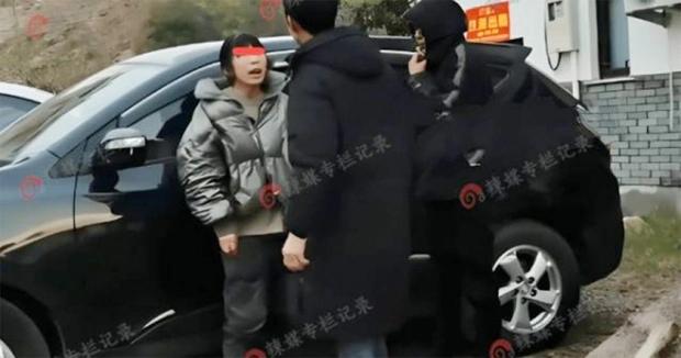 Tranh cãi chuyện chồng ăn bám, vợ ngoại tình để nuôi gia đình-1