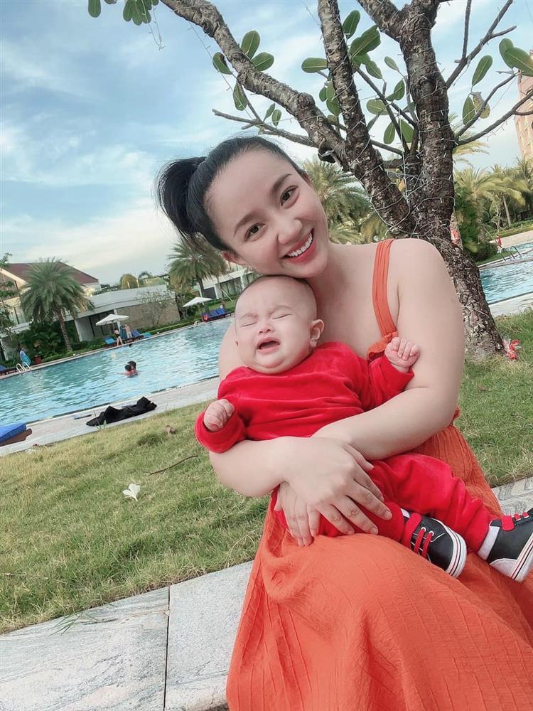 Tin showbiz Việt ngày 22/12: Phùng Ngọc Huy say bên tình tin đồn-8